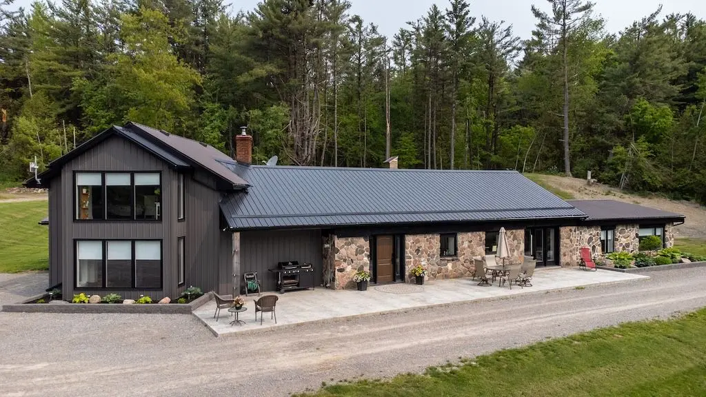 829 Peace RD, Kawartha Lakes, ON K0M 2L0