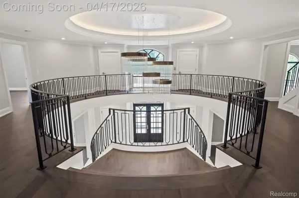 5305 Elmgate Bay DR, Orchard Lake Village, MI 48324