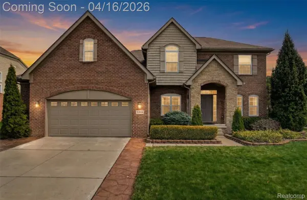 3595 Hogan CIR, Rochester Hills, MI 48307
