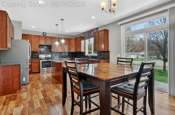 3595 Hogan CIR, Rochester Hills, MI 48307