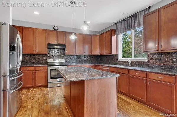 3595 Hogan CIR, Rochester Hills, MI 48307