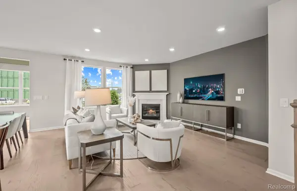 42807 Arbor DR, Clinton Charter Township, MI 48038