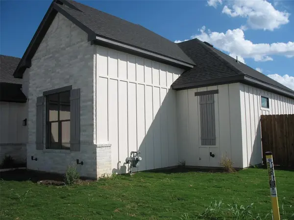 201 Cliff Court, Godley, TX 76044