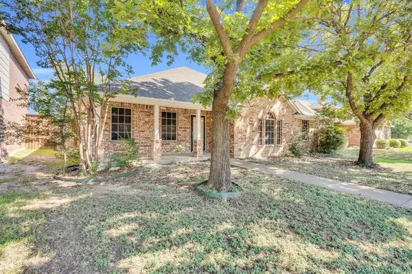 233 Garden Valley Lane, Red Oak, TX 75154
