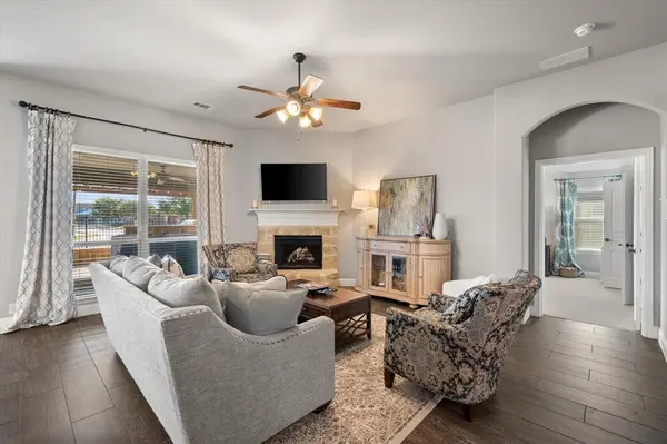 515 Carnation Lane, Mansfield, TX 76063