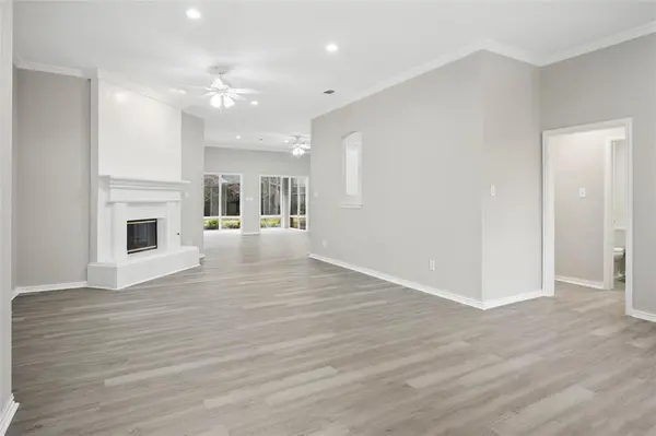 3216 Village Oak Drive, Arlington, TX 76017