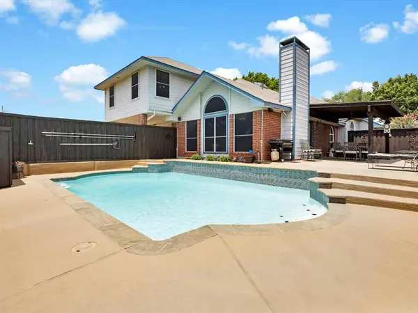 806 Red Oak Drive, Lewisville, TX 75067