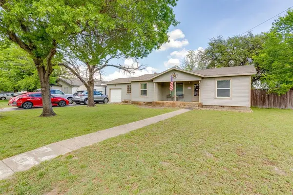 4548 Hodgkins Road, Lake Worth, TX 76135