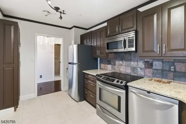 2 Claridge Dr #10-i, Verona Twp., NJ 07044