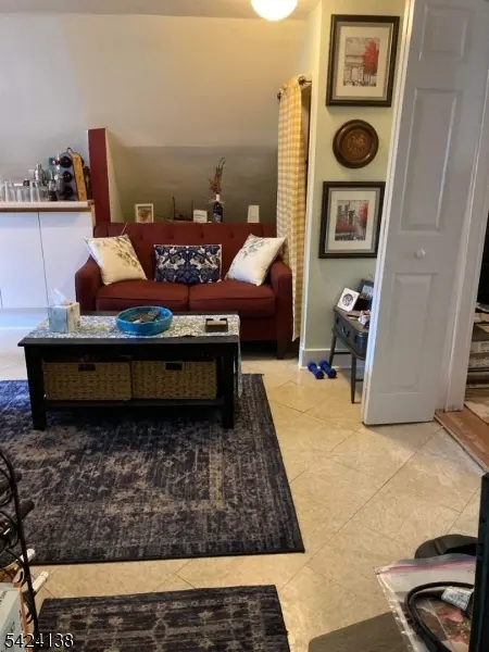 160 Chestnut St #2, Montclair Twp., NJ 07042