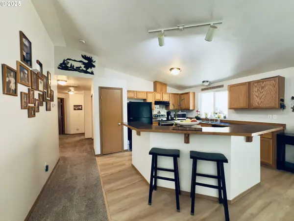 2037 DELAMETER RD, Castle Rock, WA 98611