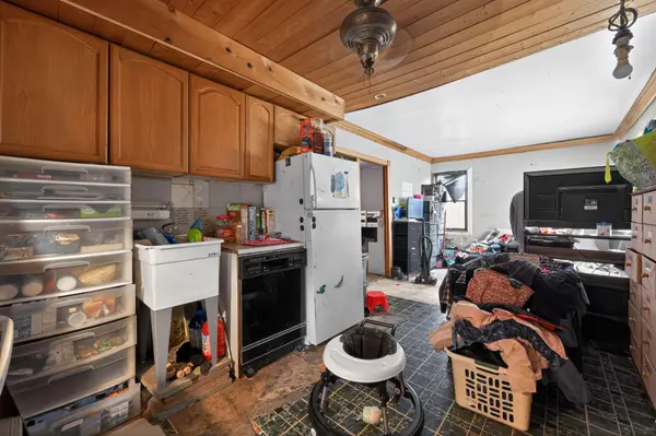 7559 Toepfer RD, Warren, MI 48091