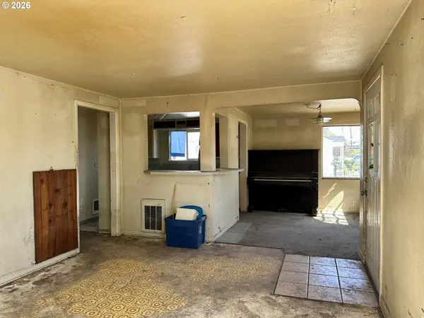 4641 ROYAL AVE, Eugene, OR 97402