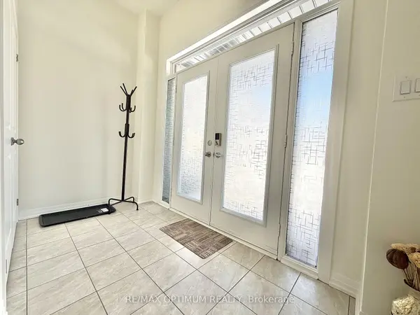 42 Cryderman LN, Clarington, ON L1C 1Z8