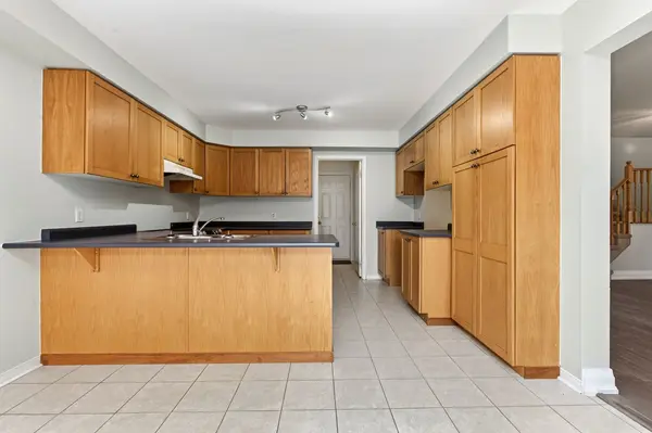 31 Gabrielle CRES, Whitby, ON L1R 3M6