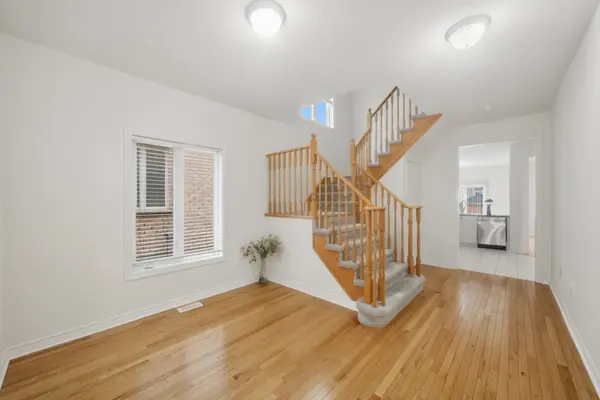 1712 Carousel DR, Pickering, ON L1X 0C1