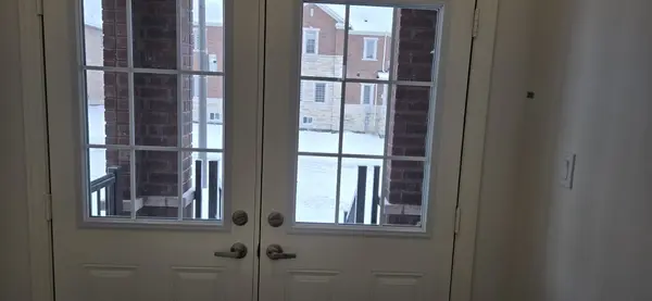 2232 Crystal DR, Oshawa, ON L1H 0H4