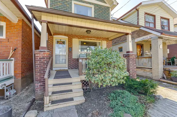 9 Orley AVE, Toronto E03, ON M4C 2B8