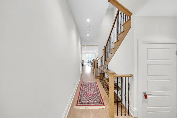 9 Floodgate RD, Whitby, ON L1P 0P5