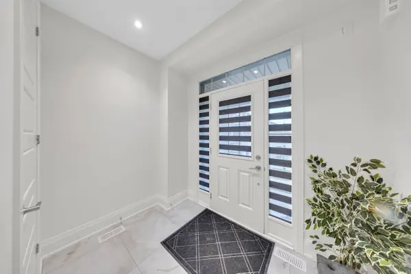 9 Floodgate RD, Whitby, ON L1P 0P5