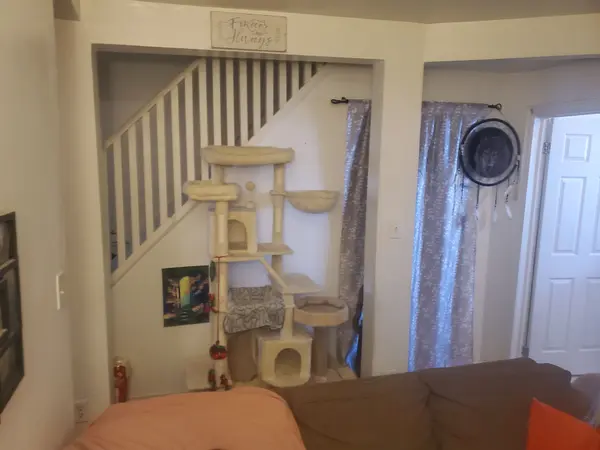 134 Simcoe ST S #2, Oshawa, ON L1H 4G9