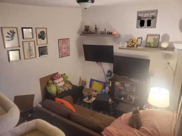 134 Simcoe ST S #2, Oshawa, ON L1H 4G9