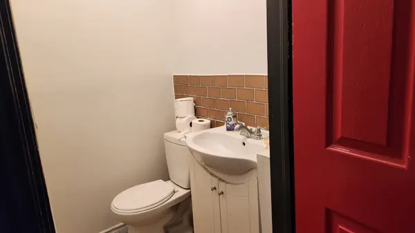 142 Simcoe ST S, Oshawa, ON L1H 4G9