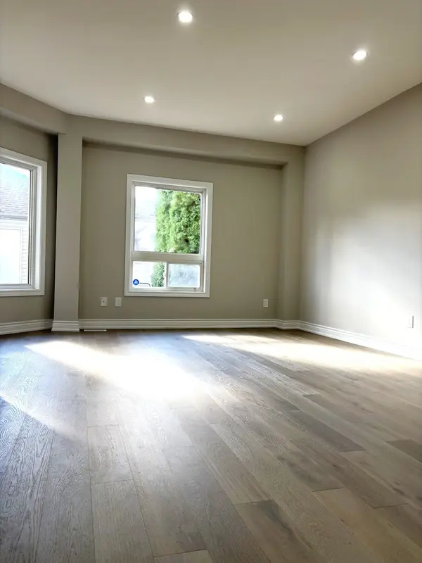 447 Hollandview TRL, Aurora, ON L4G 7N4