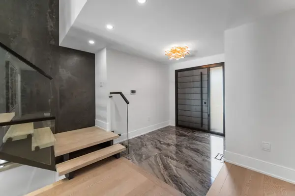 130 Fifth AVE, Vaughan, ON L4L 6Z4