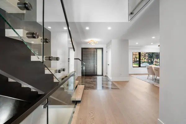 130 Fifth AVE, Vaughan, ON L4L 6Z4