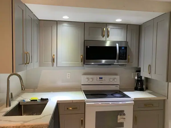 14 Guildwood DR #Bsmnt, Richmond Hill, ON L4C 8G8