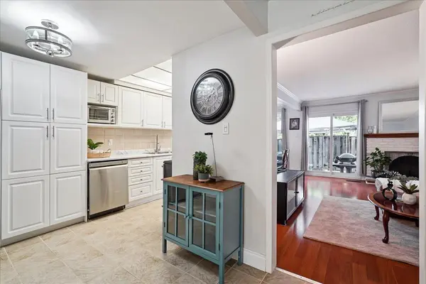 65 Greenwich CIR, Brampton, ON L6S 2E8