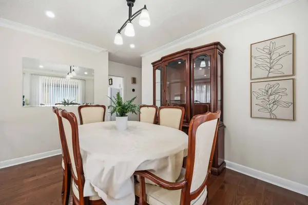 14 Dashwood CRES, Toronto W10, ON M9V 2N8