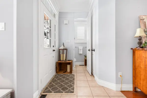 7076 Gillespie LN, Mississauga, ON L5W 1E8