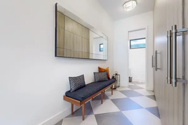 977 Gorton AVE, Burlington, ON L7T 1S6