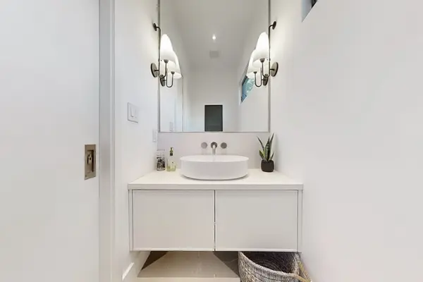 977 Gorton AVE, Burlington, ON L7T 1S6