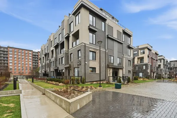 3425 Ridgeway DR #10, Mississauga, ON L5L 0B9