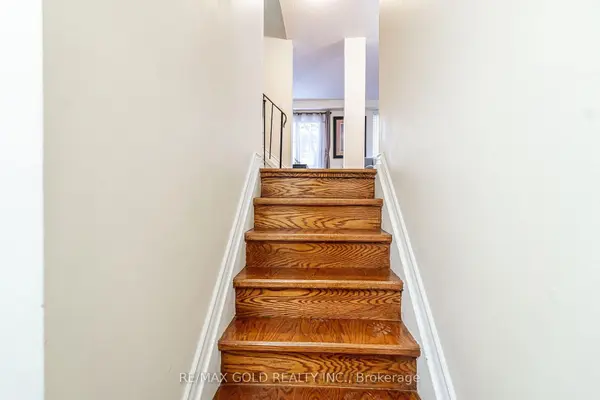 33 Guildford CRES #33, Brampton, ON L6S 3K2