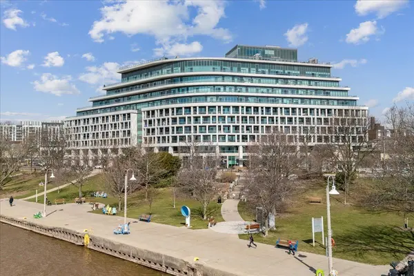 11 Bronte RD #327, Oakville, ON L6L 0E1