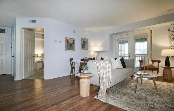 1431 Walker's Line #208, Burlington, ON L7M 4N9