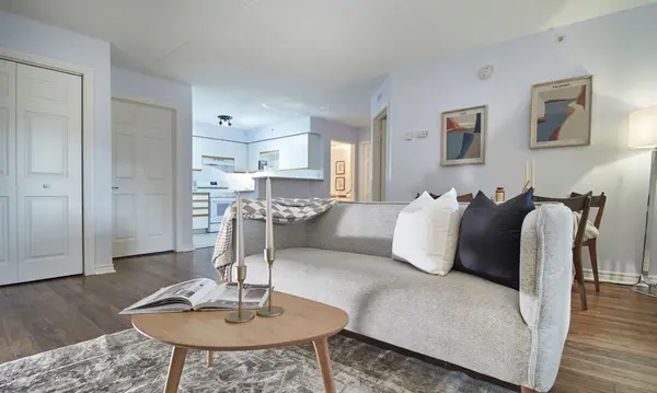 1431 Walker's Line #208, Burlington, ON L7M 4N9