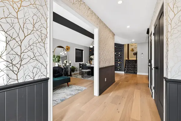 7 Waterside DR, Hamilton, ON L8E 5T9