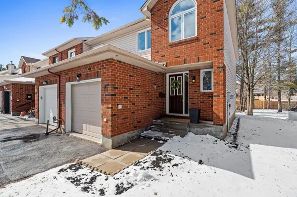 71 Furlong CRES, Kanata, ON K2M 2H9