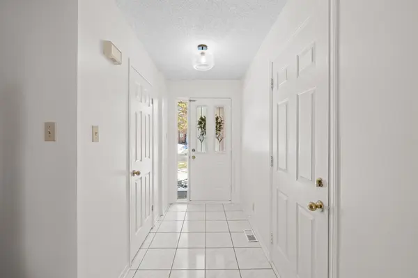 71 Furlong CRES, Kanata, ON K2M 2H9