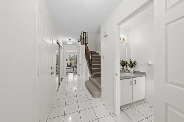 71 Furlong CRES, Kanata, ON K2M 2H9