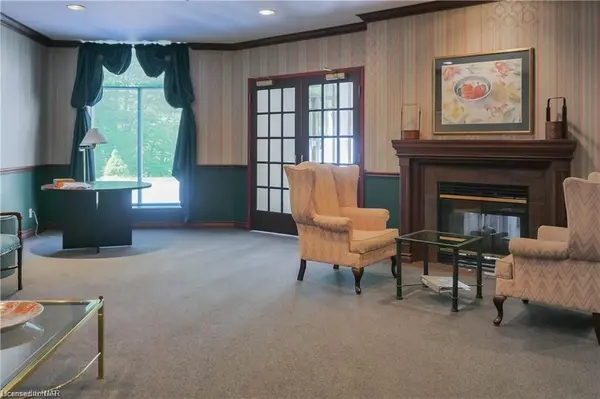 8111 Forest Glen DR #214, Niagara Falls, ON L2H 2Y7