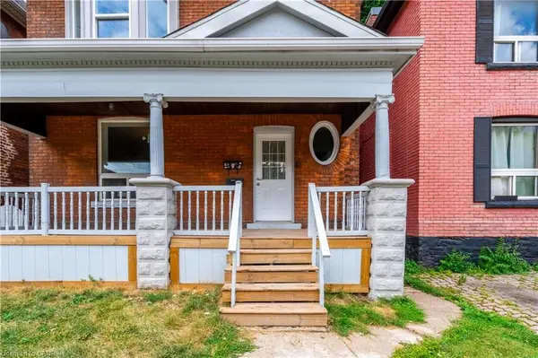 16 Sherman AVE S #MAIN, Hamilton, ON L8M 2P4