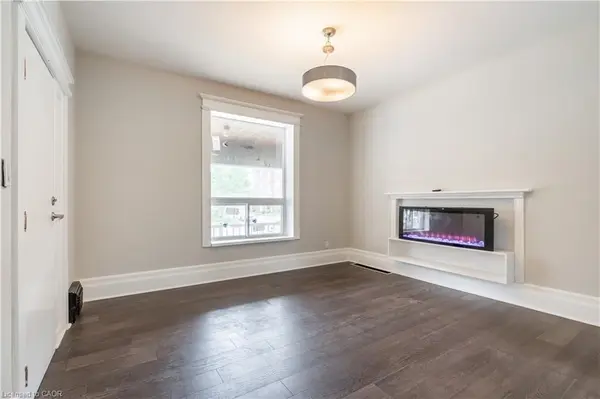 16 Sherman AVE S #MAIN, Hamilton, ON L8M 2P4