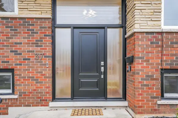 37 Nicklin CRES, Guelph, ON N1H 5E8