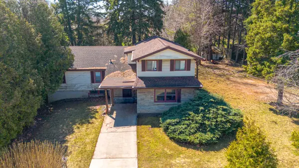 227 Stone Church RD W, Hamilton, ON L9B 1A2